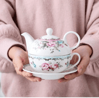 service à thé avec tasse et soucoupe
